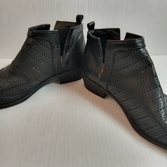 Reflections Black Perforated Slip On Ankle Boots Women's Size 7.5 - Picture 6 of 9